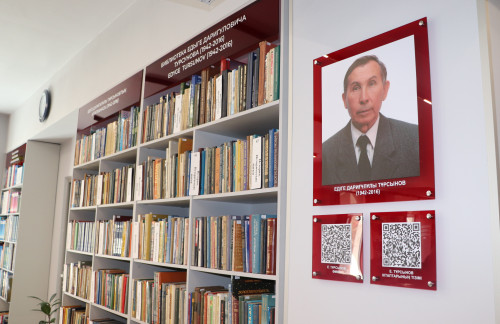 AlmaU-da kórnekti folklortanýshynyń kitaphanasy ashyldy