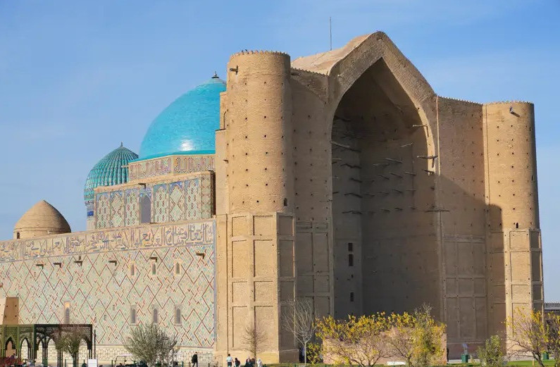 Túrkistandyq aqsaqaldar kásipkerlerdi araq-sharap satpaýǵa shaqyrdy