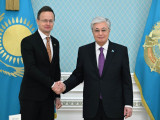 Toqaev Majarstannyń Syrtqy ister mınıstrin qabyldady