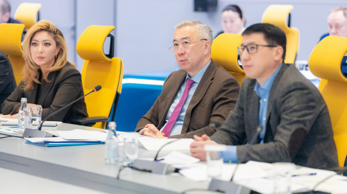 Úkimette azyq-túlik baǵasyn turaqtandyrý máselesi qaraldy