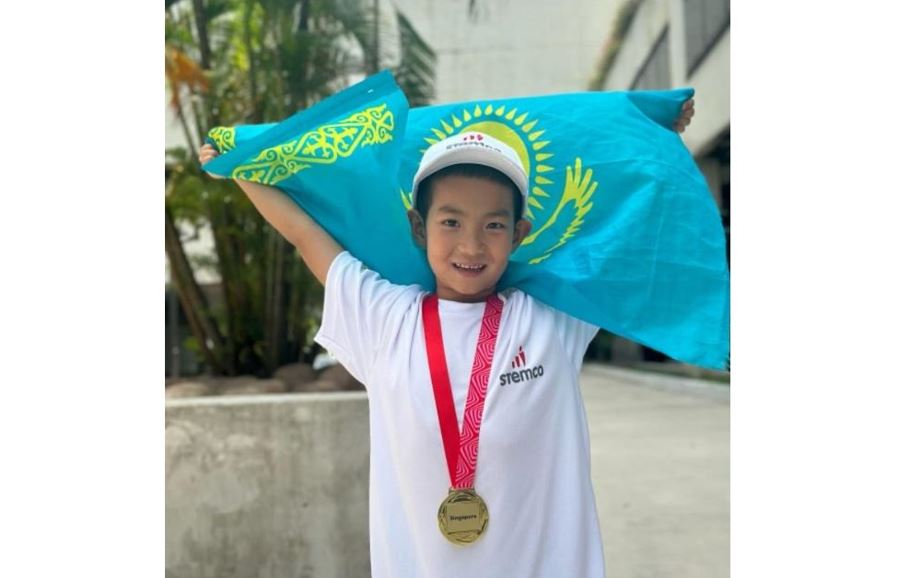 Jeti jasar oqýshy halyqaralyq bilim báıgesinde top jardy