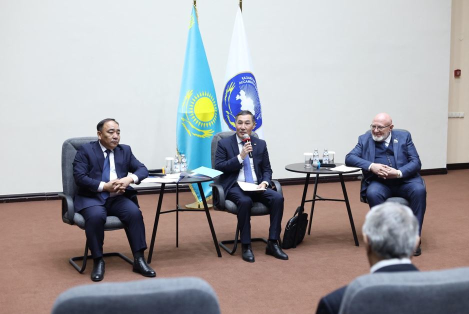 Assambleıa Tóraǵasynyń orynbasary Aqtóbe oblystyq aktıvimen kezdesti