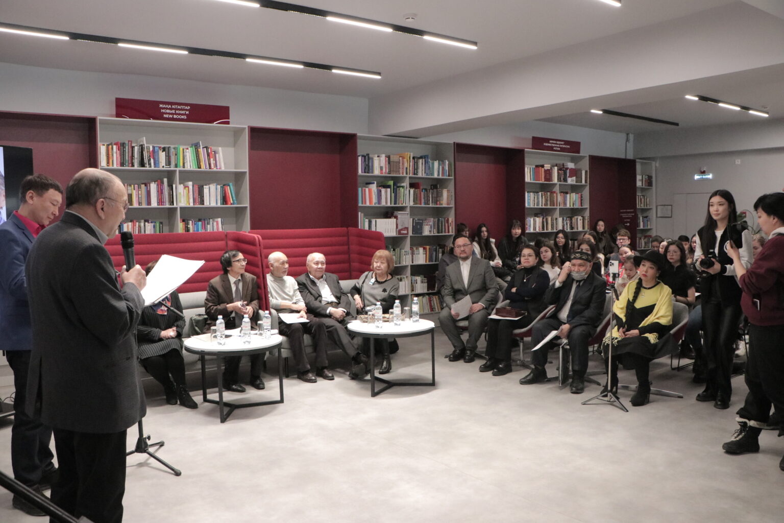 Folklortanýshynyń kitaphanasy