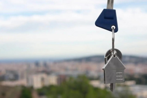 Astanada alaıaq áıel joq úılerdi jalǵa bergen