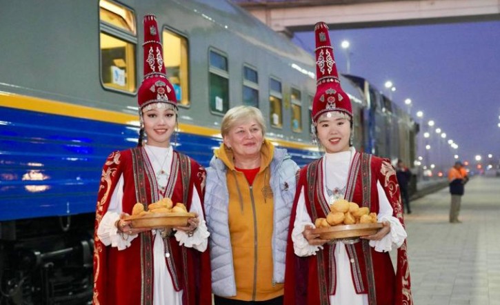 Tarıhı shaharlarǵa aıaldaıtyn poıyz