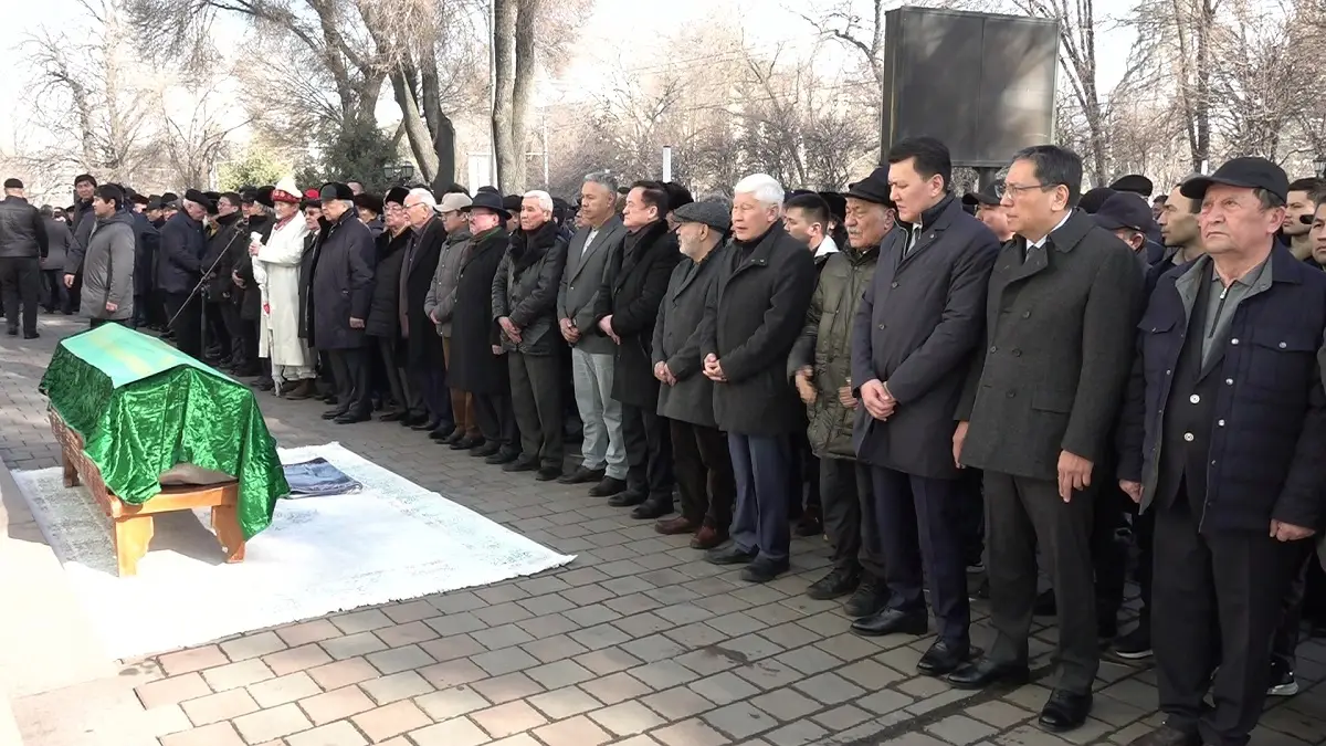 Qazaq jurtshylyǵy Dýlat Isabekovti aqtyq saparǵa shyǵaryp saldy