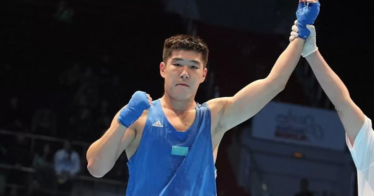 Bekzat Nurdáýletov ózbek boksshysyn birinshi raýndta nokaýtqa jiberdi