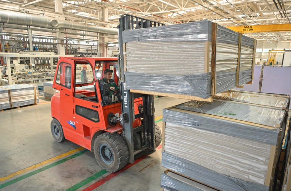 Taýar kóp, qoıma tapshy