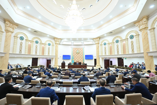 Senat rezervtegi áskerı qyzmet týraly zańdy maquldady