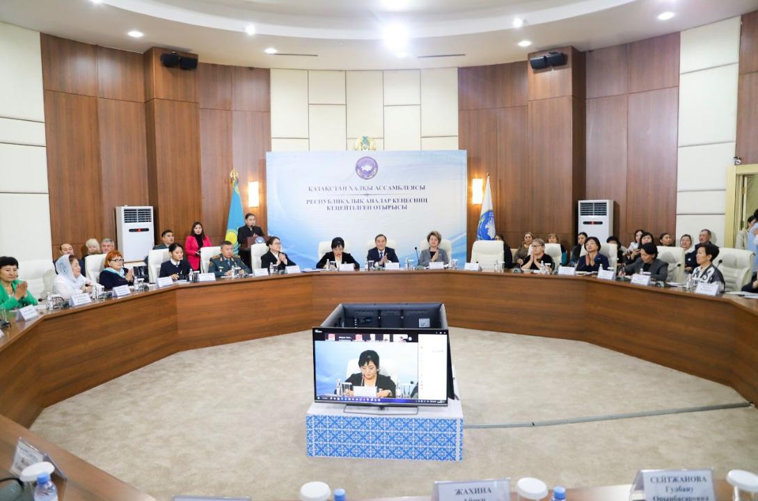 Mádenıet jáne aqparat mınıstrligi