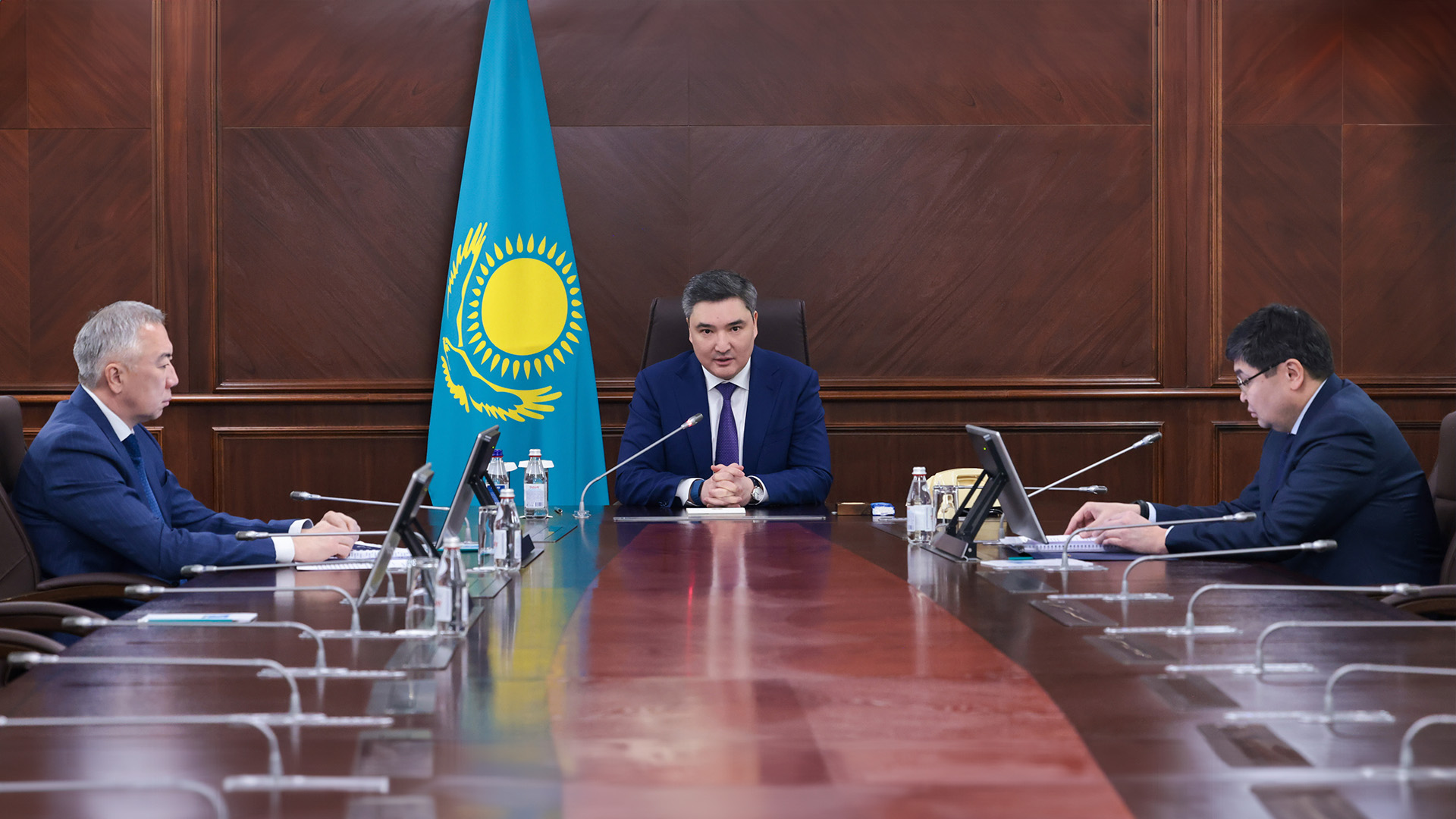 Kásipkerler ádiletti salyq somasyn tólesin - Oljas Bektenov