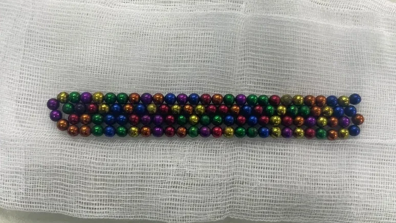 Eki jasar bala 105 magnıtti jutyp qoıǵan