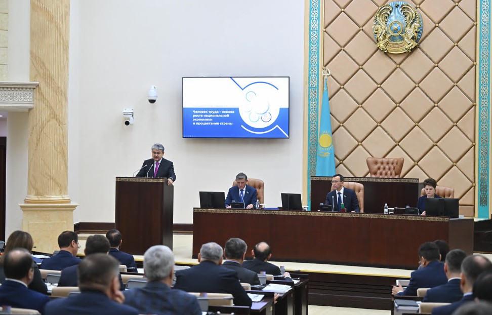 Jumysshy mamandardy qoldaý jaıy talqylandy