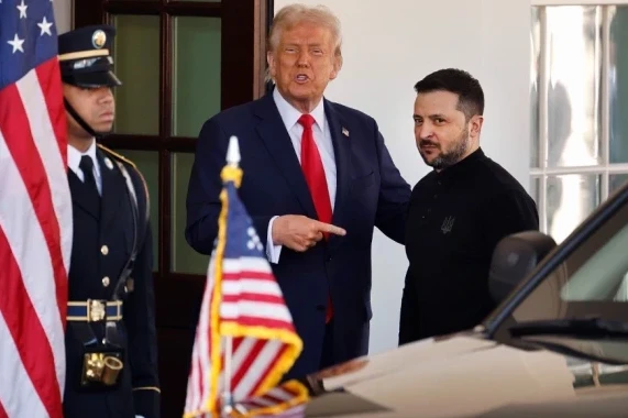 AQSh Ýkraınaǵa áskerı kómekti toqtatty