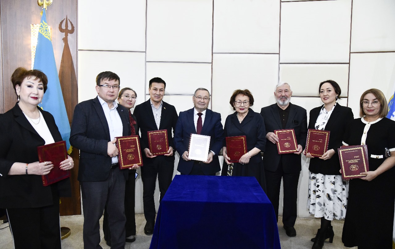 Ǵun dáýirinen Bozoqqa deı̆in...