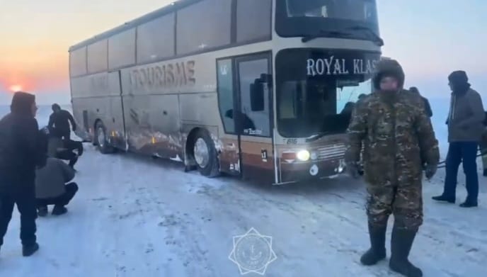 59 sheteldik mingen avtobýs joldan shyǵyp ketken