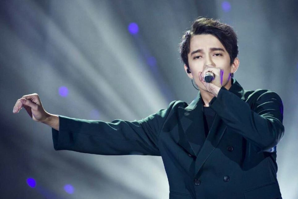 Vetnam radıosynda Dımash Qudaıbergenniń áni shyrqalady