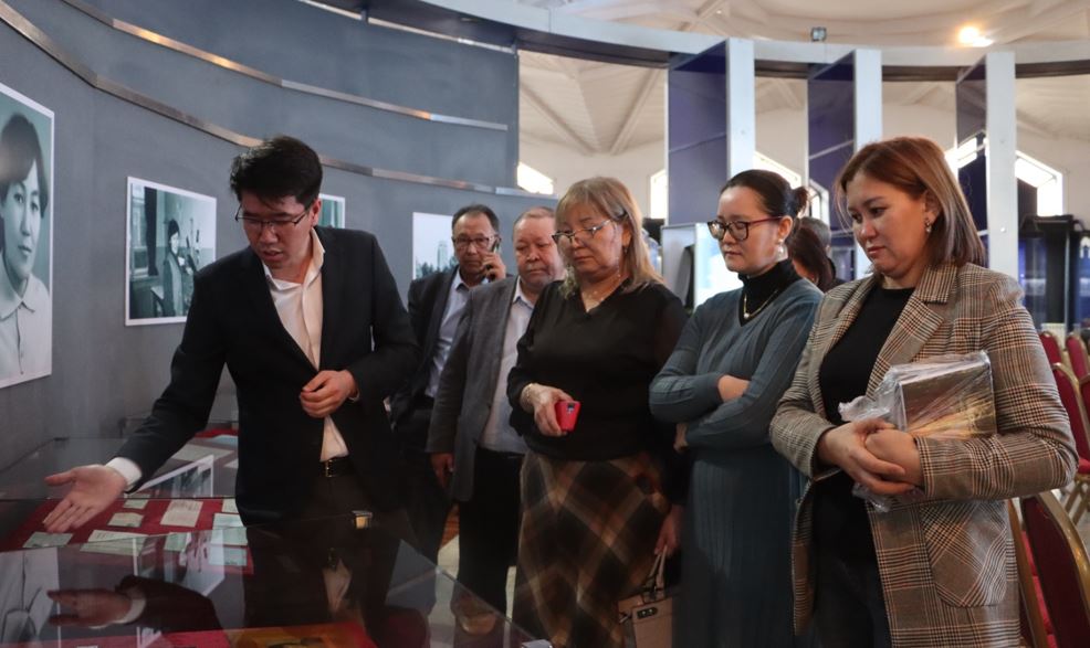 Maǵrıpa Jylqybaeva murasyna arnalǵan kórme ashyldy