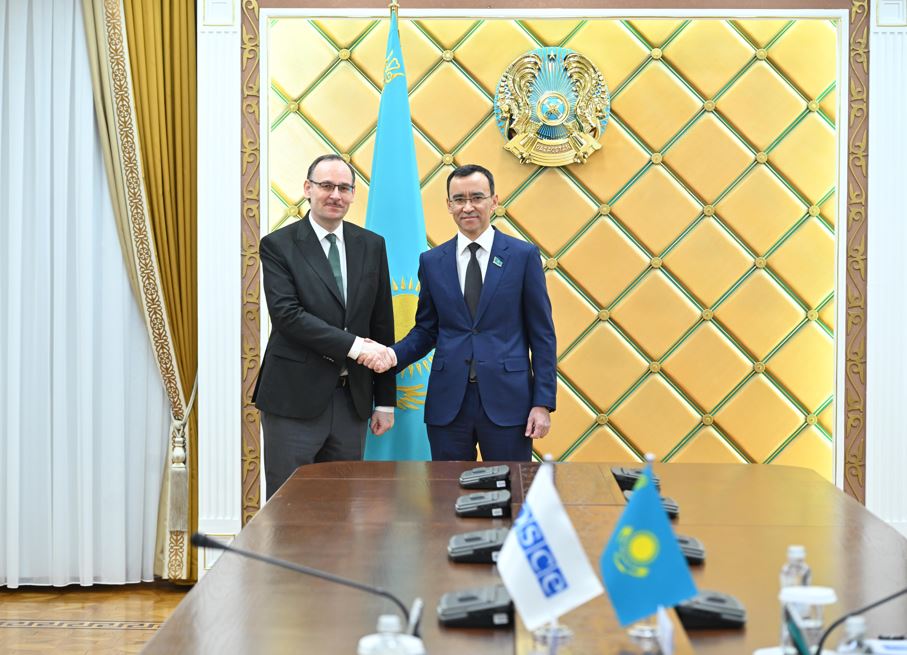 Senat Tóraǵasy Folker Frobartpen  kezdesti