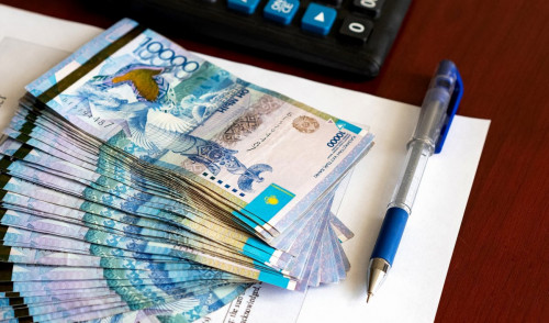 Qaraǵandyda mektep esepshileri 15 jyl boıy aqsha jymqyrǵan