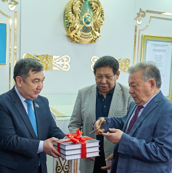 «Aı astyndaǵy áńgime» áserleri