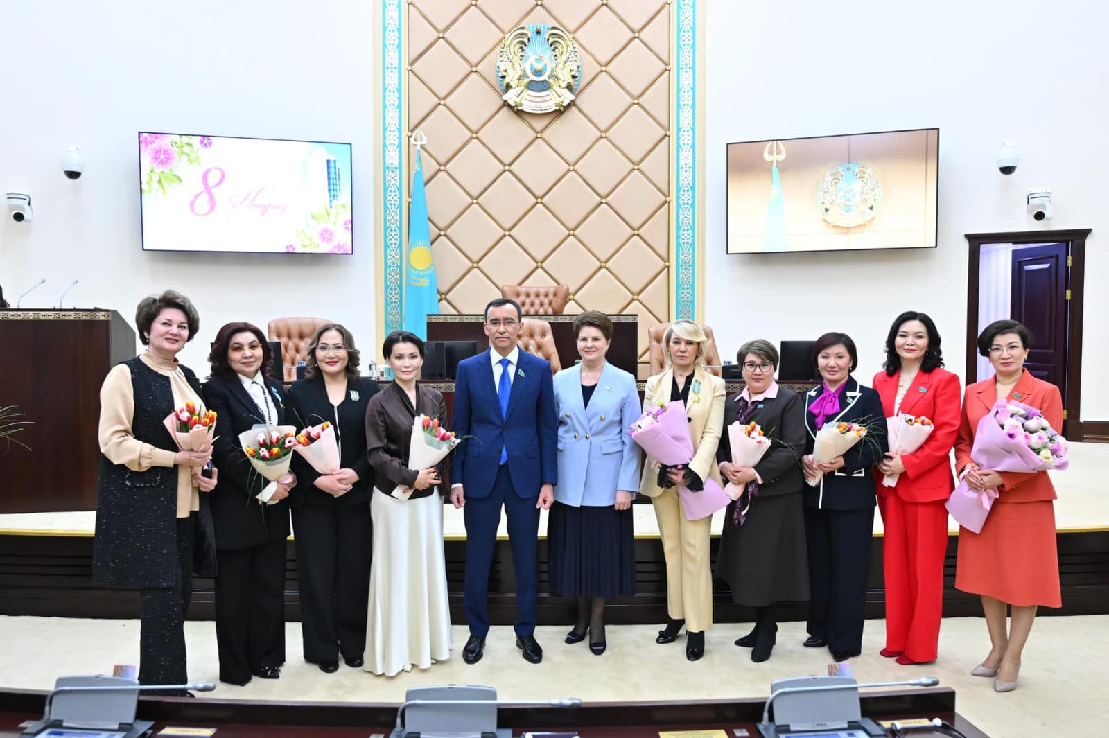 Qazaqstan áıelderi eldiń damýyna úles qosyp keledi - Áshimbaev