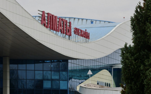 Almaty áýejaıynda áıeldi qutqarǵan azamat memlekettik nagradaǵa usynyldy