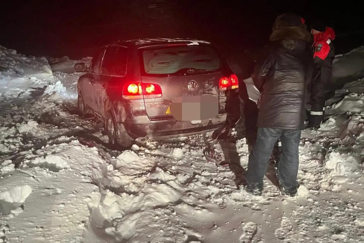 Qazaqstannyń tórt óńirinde ondaǵan adam qar qursaýynan qutqaryldy