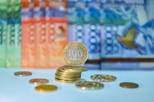 Qazaqstandaǵy qarjy  qıyndyqtan shyǵý úshin jetkilikti  me