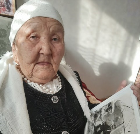 Jalǵyzdyń japyraǵyn jaıǵan