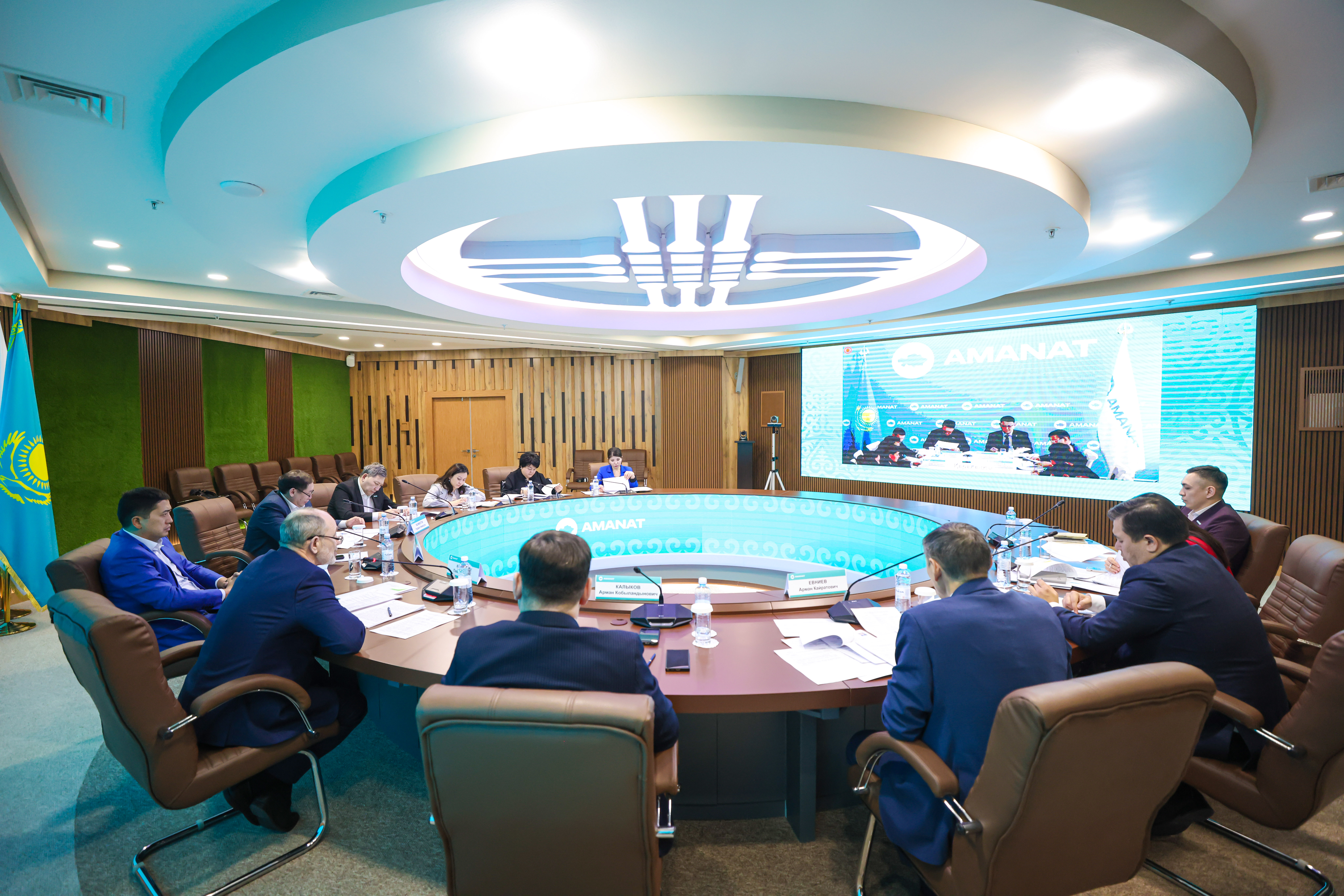 Ákimdikter men depýtattardyń jaýapkershiligi kúsheıtiledi