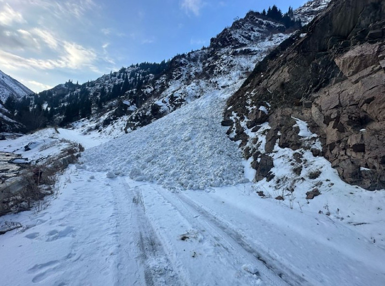 Eki oblysta qar kóshkini júrdi