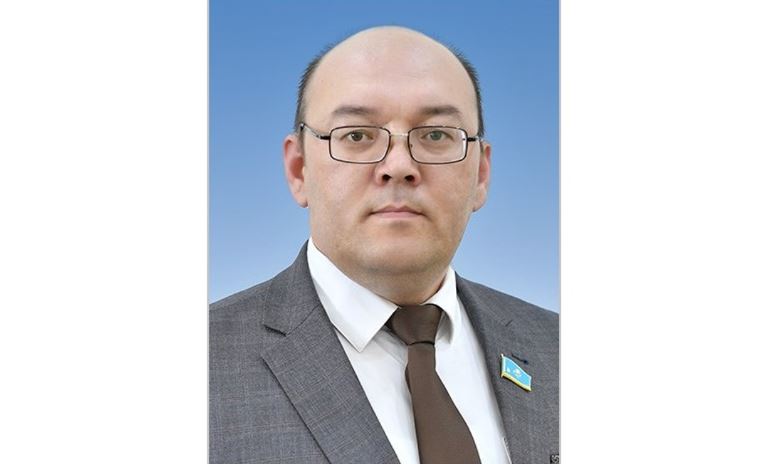 Depýtat jaıylymdyq jerlerdiń tapshylyǵyna toqtaldy