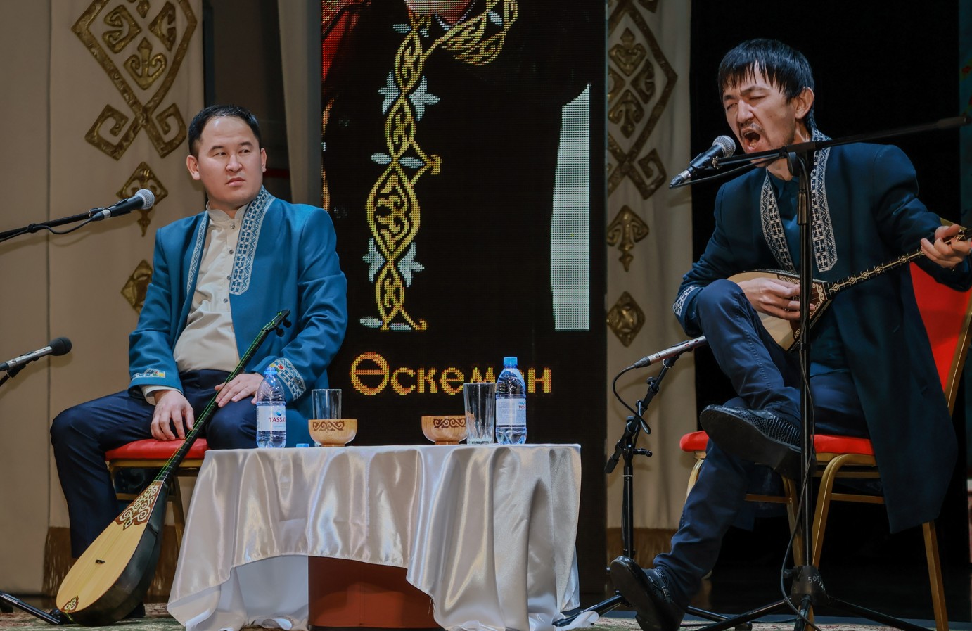 Altaıda aıtys ótti