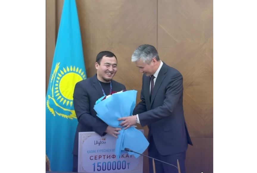 Ulytaý ákimi álem chempıonyna qurmet kórsetti