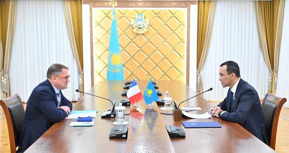 Fransııa elshisimen kezdesti