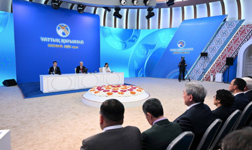 Elimizde iri ınfraqurylymdyq jobalar júzege asyrylyp jatyr - Prezıdent