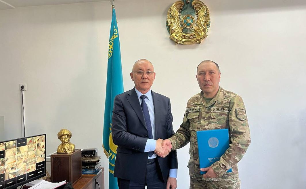 Merzimdi áskerı qyzmetshiler jumysshy kásipterin ıgeredi