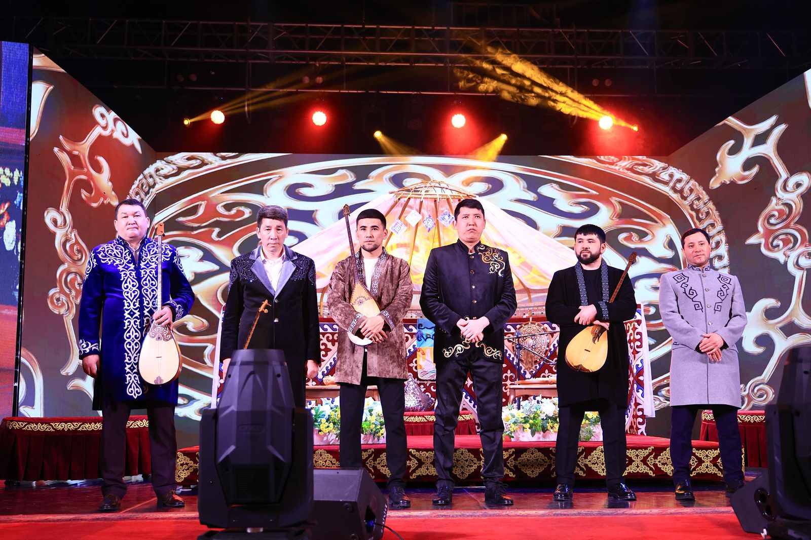 Qaraǵandyda aıtys ótip jatyr