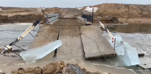 Shiderti ózenindegi kópirdi sý shaıyp ketti