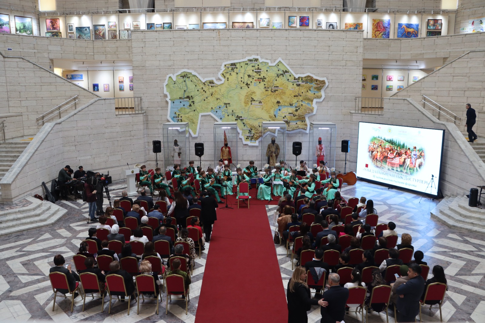 Almatyda «Uly dalanyń ulttyq dástúrleri» forýmy ótti