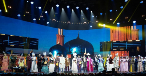 Elordada buryn oryndalmaǵan 30-ǵa jýyq halyq áni shyrqalady