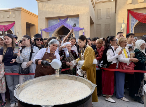 Túrkistanda 2,5 tonna naýryz kóje taratyldy