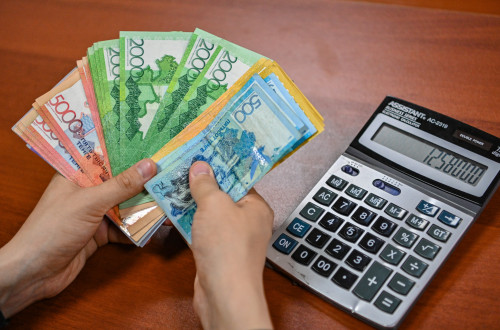 Bilim bóliminiń qyzmetkerleri bıýdjetten 22 mln teńge jymqyrǵan