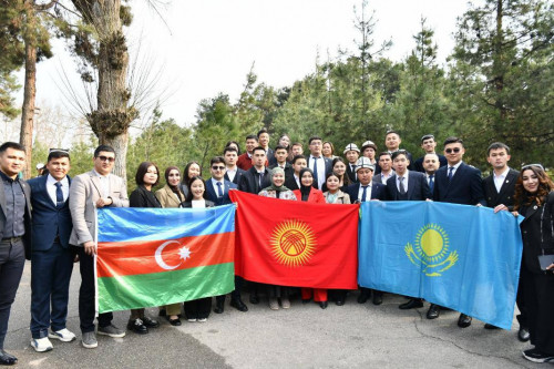 Qazaq jastary «Navruz Youth World Festival» mádenı sharasyna qatysyp jatyr