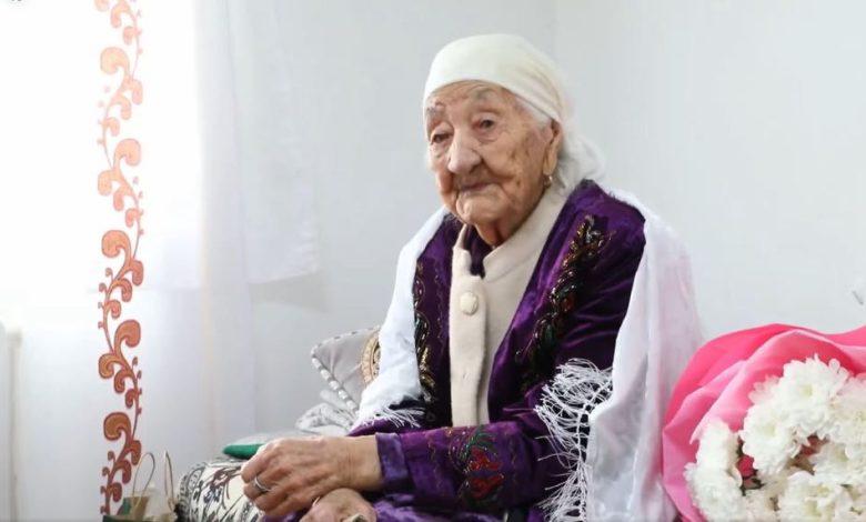 Júz jasaǵan qarııa