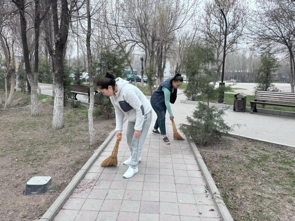 Tarazdyqtar «Densaýlyq» saıabaǵyn qoqystan tazartty