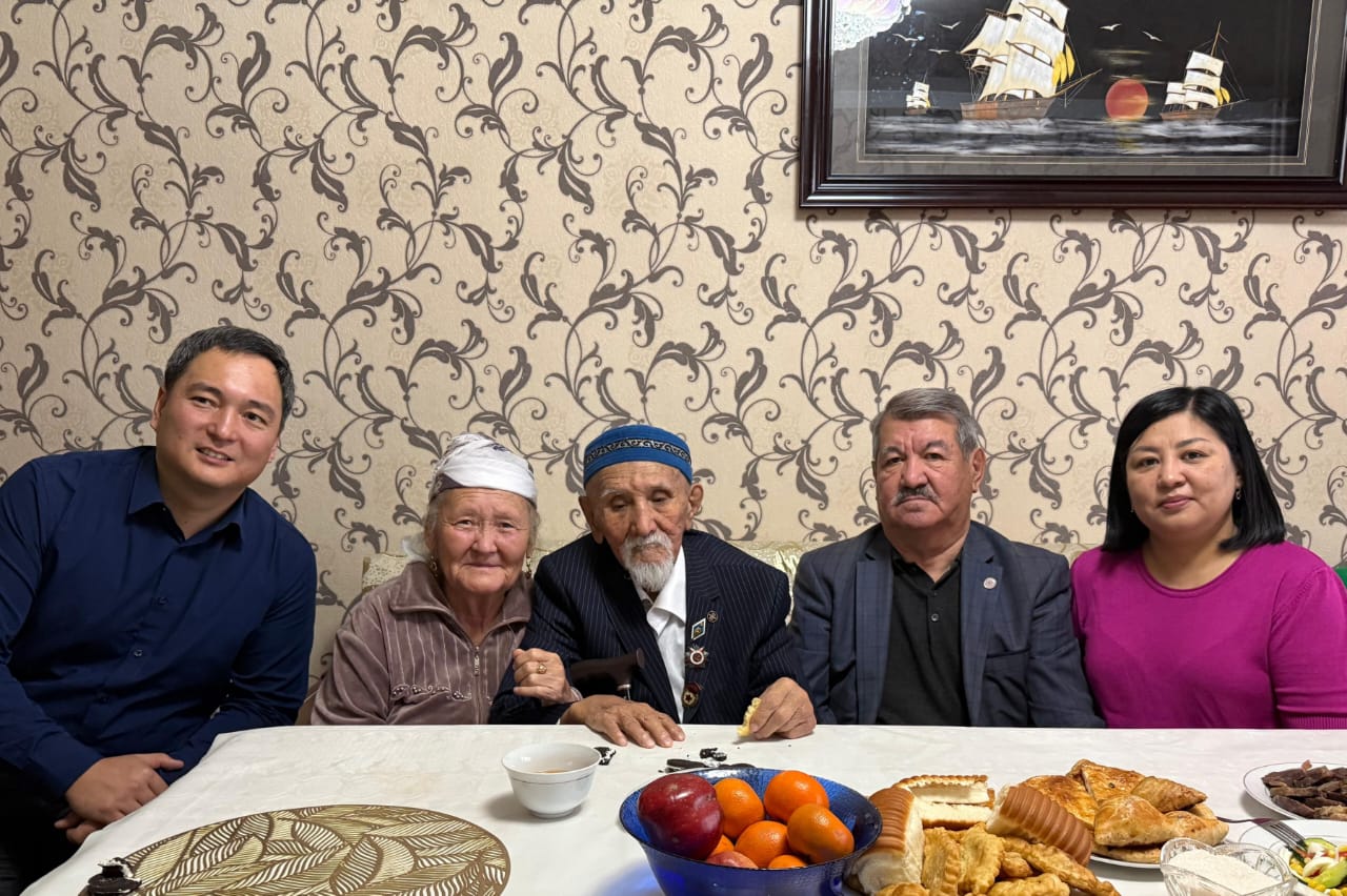 Maıdanger qalamgerge qurmet kórsetti