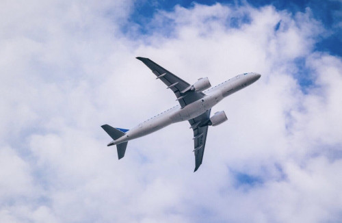 Tbılısıden Almatyǵa ushqan Air Astana ushaǵy Bakýge shuǵyl qonǵan