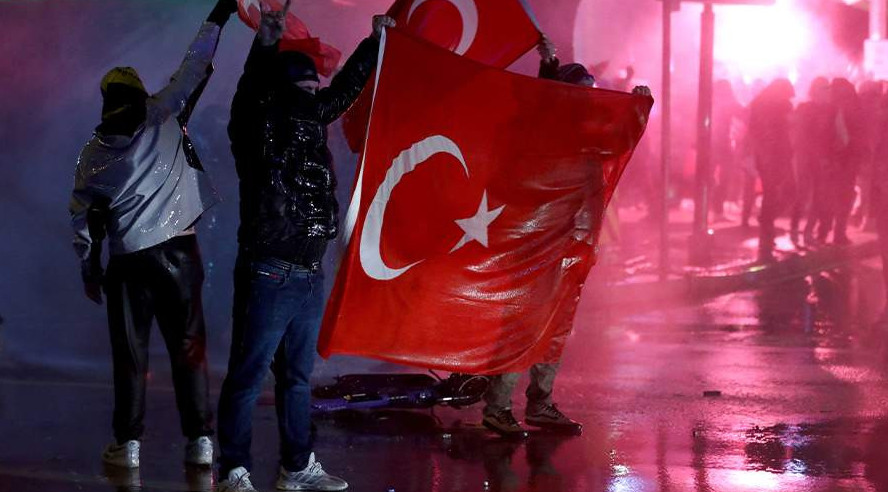 Túrkııada narazylyq sharalary jalǵasyp jatyr